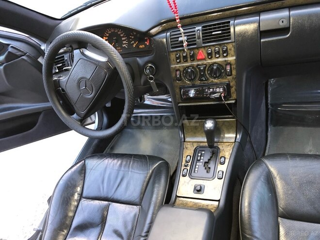 Mercedes E 200-4