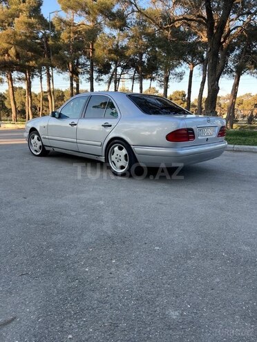 Mercedes E 200-13