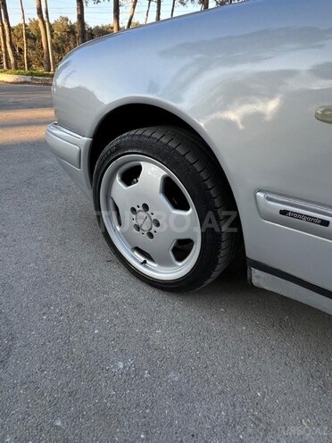 Mercedes E 200-12