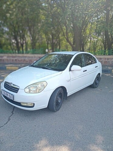 Hyundai Accent-3