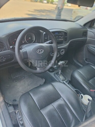 Hyundai Accent-5