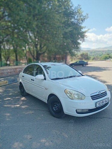 Hyundai Accent-4