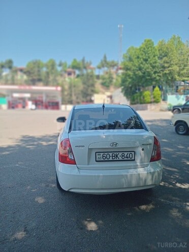 Hyundai Accent-2