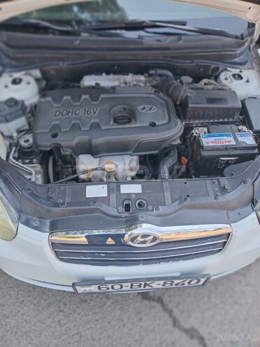 Hyundai Accent-10