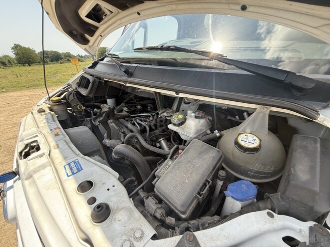 Ford Transit-17