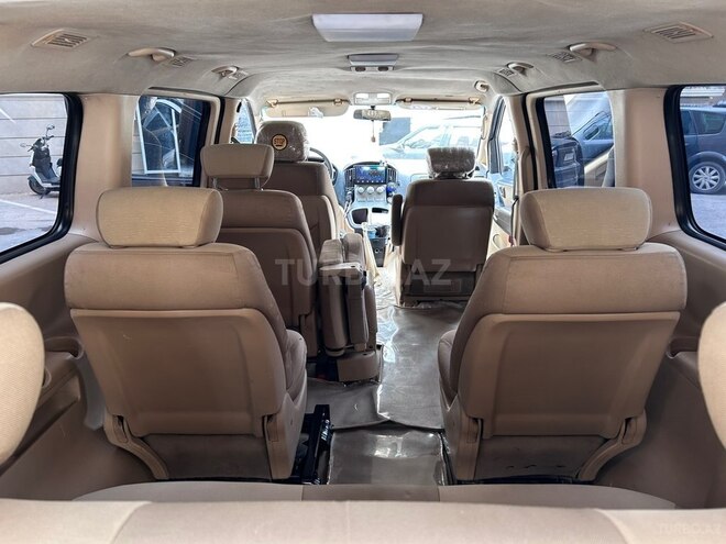 Hyundai H-1-12