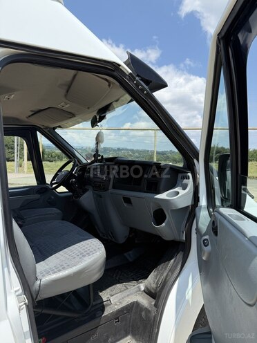 Ford Transit-14