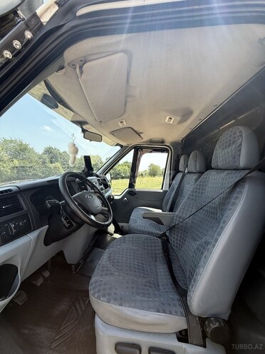Ford Transit-10