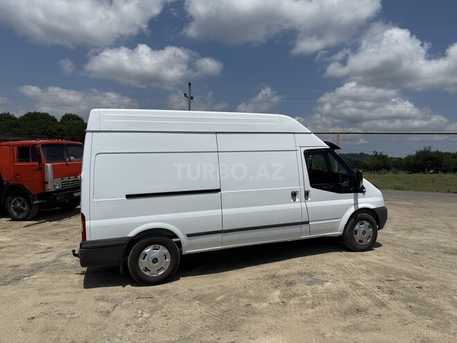 Ford Transit-4