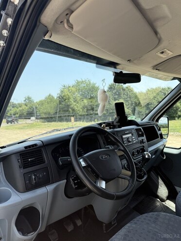 Ford Transit-9