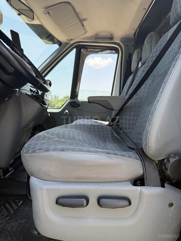 Ford Transit-13