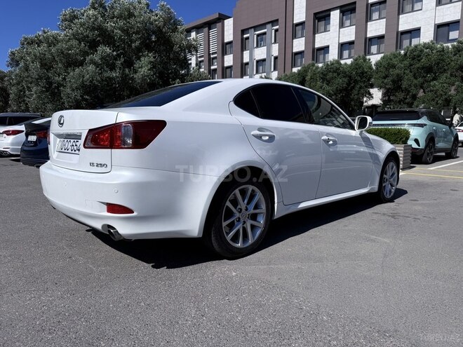 Lexus IS 250-10