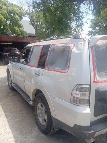Mitsubishi Pajero-2