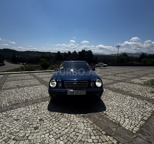 Mercedes E 220-1