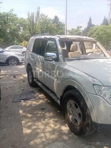 Mitsubishi Pajero-9