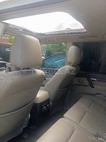 Mitsubishi Pajero-12