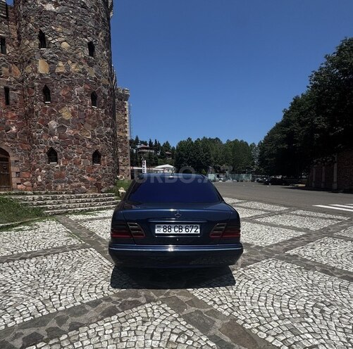 Mercedes E 220-2