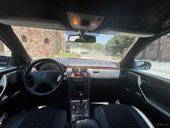 Mercedes E 220-3