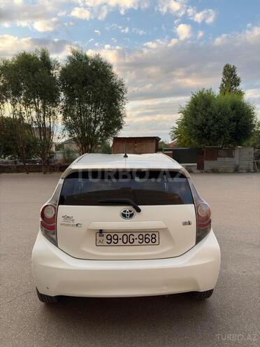 Toyota Prius C-2