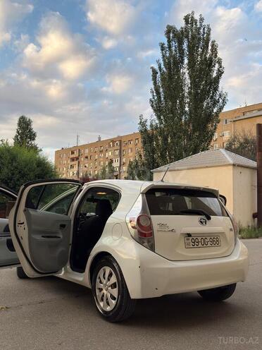 Toyota Prius C-4