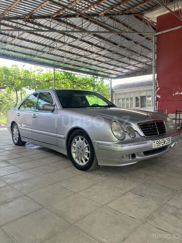 Mercedes E 240-2