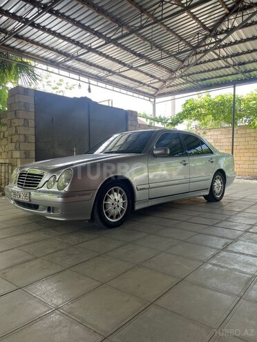 Mercedes E 240-3