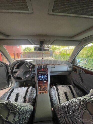 Mercedes E 240-5