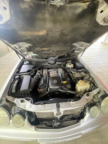 Mercedes E 240-7