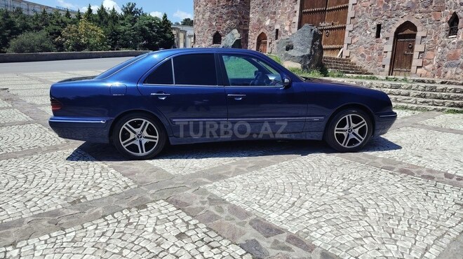 Mercedes E 220-5