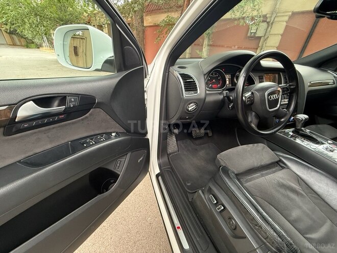Audi Q7-17