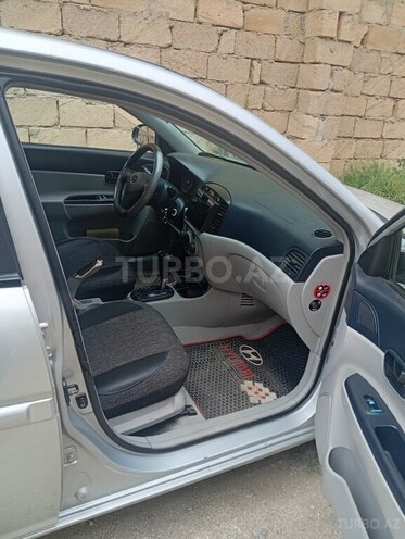 Hyundai Accent-4