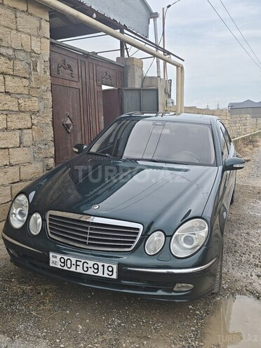 Mercedes E 270-1