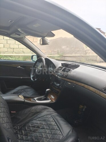 Mercedes E 270-5