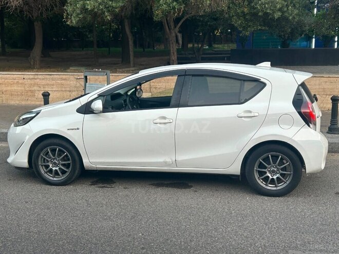 Toyota Aqua-3