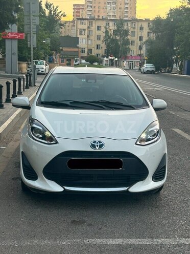 Toyota Aqua-1