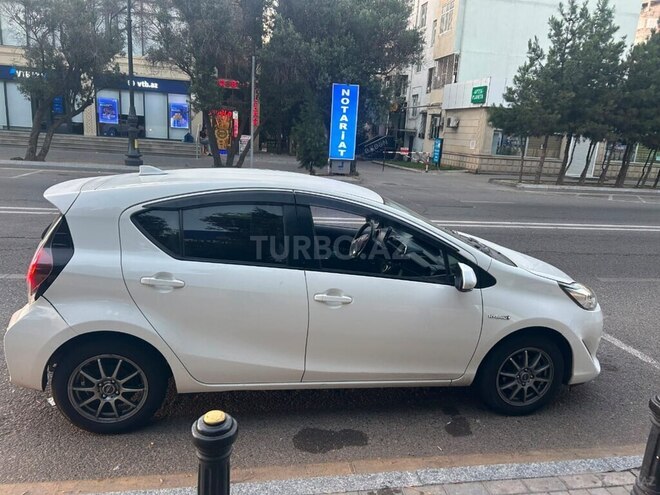 Toyota Aqua-8