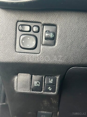 Toyota Aqua-11