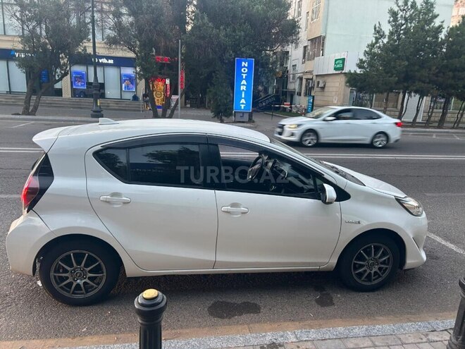 Toyota Aqua-16