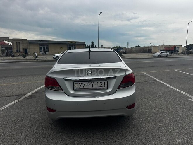 Hyundai Accent-4