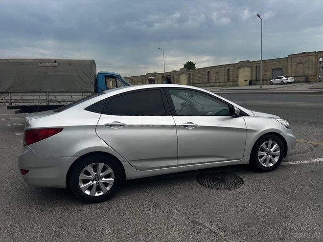 Hyundai Accent-3