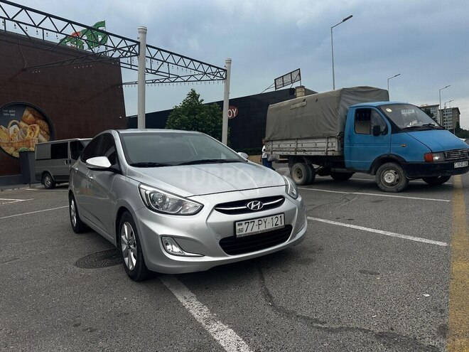 Hyundai Accent-2