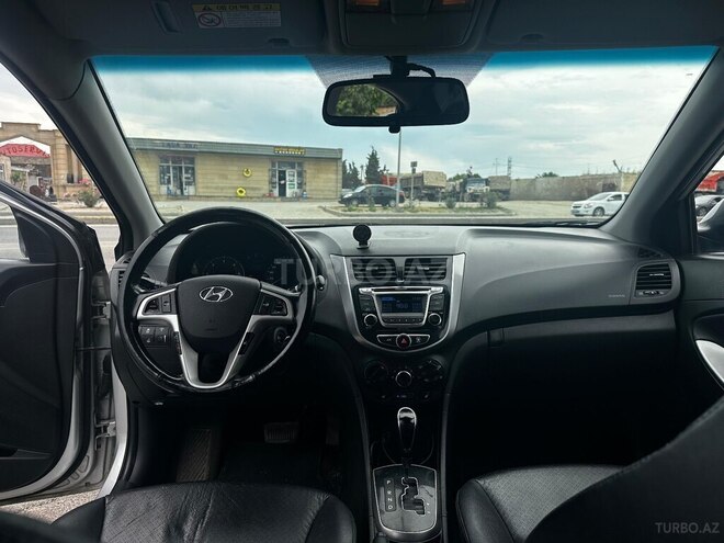 Hyundai Accent-7
