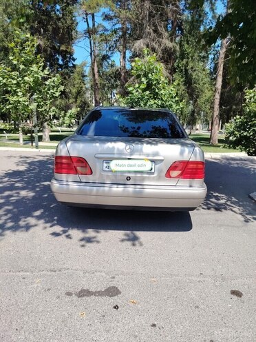 Mercedes E 200-2