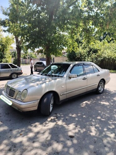 Mercedes E 200-4