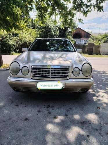 Mercedes E 200-1