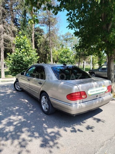 Mercedes E 200-3
