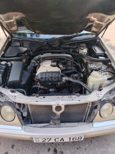Mercedes E 200-8