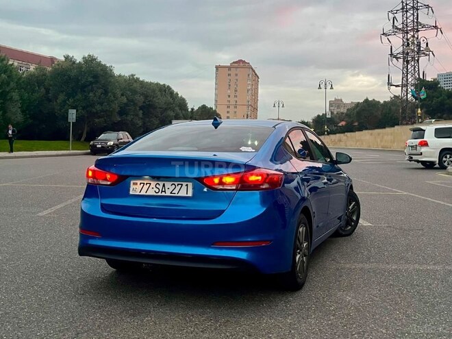 Hyundai Elantra-5