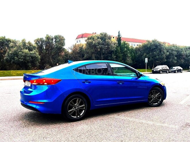 Hyundai Elantra-6