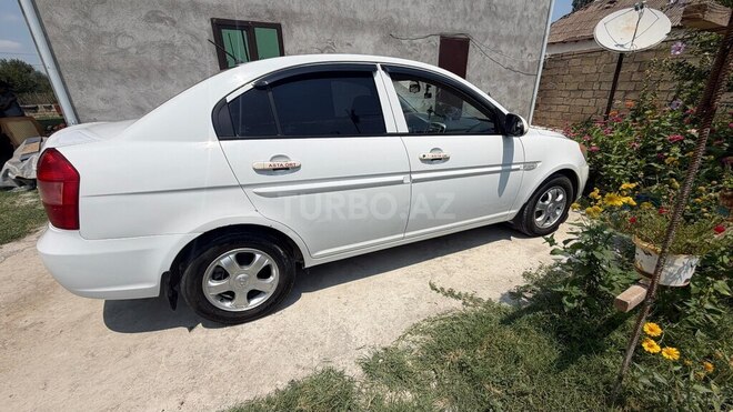 Hyundai Accent-4